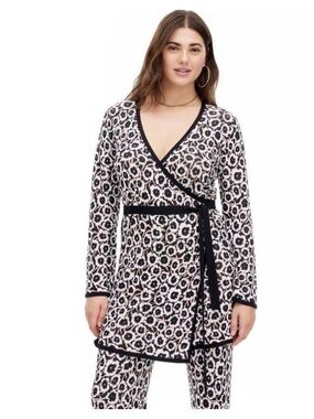 Patterned Black and White Wrap Robe with Tie - Women Intimates & Sleepwear